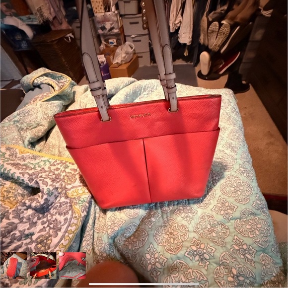 Michael Kors coral Leather Shoulder Bag 000537 - Picture 1 of 3